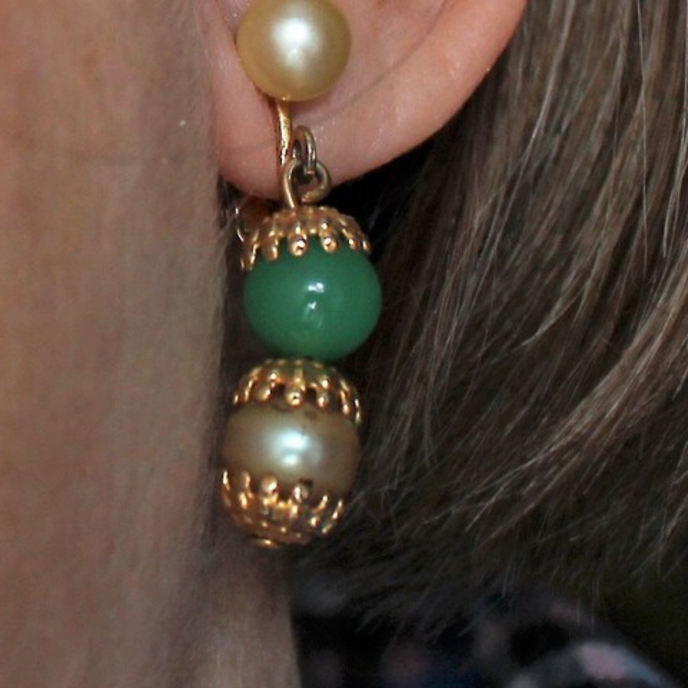 CELEBRITY vintage jade & pearl clip earrings